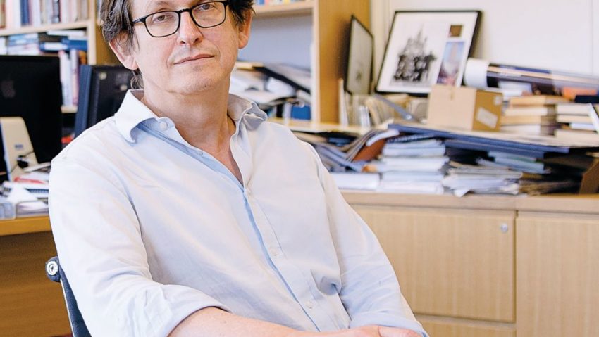 Redactorul şef de la The Guardian se va retrage din funcţie Redactorul şef de la The Guardian se va retrage din funcţie