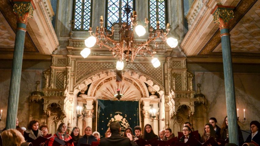 Concert de colinde de Crăciun şi Hanuka la Caransebeş Concert de colinde de Crăciun şi Hanuka la Caransebeş