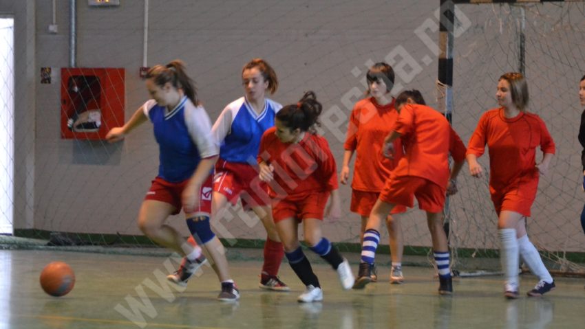 Echipa Liceului Teoretic „Traian Vuia” Reşiţa a câştigat faza municipală a ONSS la fotbal pentru echipe feminine Echipa Liceului Teoretic „Traian Vuia” Reşiţa a câştigat faza municipală a ONSS la fotbal pentru echipe feminine