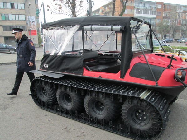 Autoşeniletă amfibie pentru pompierii din Arad Autoşeniletă amfibie pentru pompierii din Arad