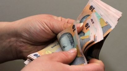 Luna februarie le aduce românilor măriri de salarii
