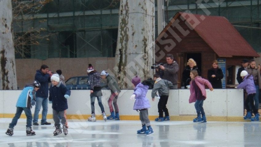 Se închide patinoarul Se închide patinoarul