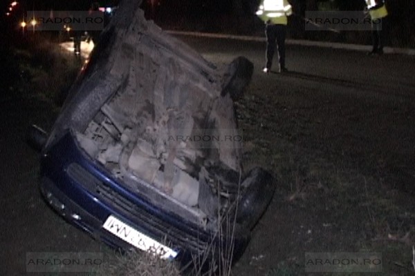 Un autoturism în care se afla o familie s-a răsturnat pe DN 7 Un autoturism în care se afla o familie s-a răsturnat pe DN 7