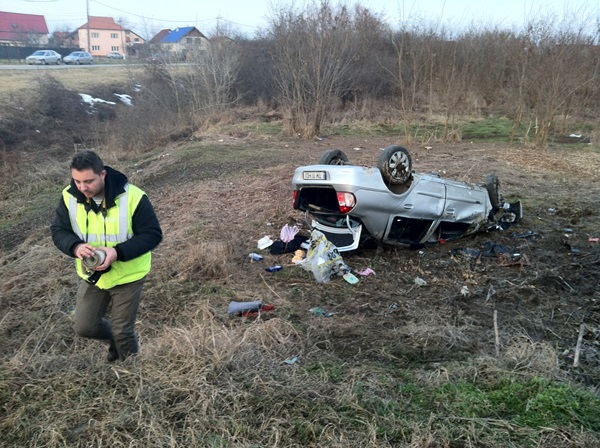 Accident grav din cauza unui ciot de pe marginea drumului Accident grav din cauza unui ciot de pe marginea drumului