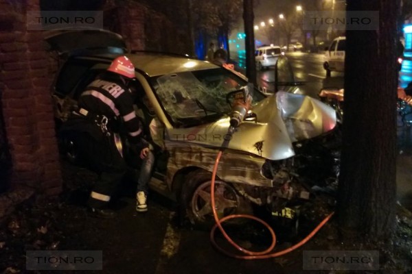 Grav accident de circulaţie. Doi bărbaţi au ajuns la spital Grav accident de circulaţie. Doi bărbaţi au ajuns la spital