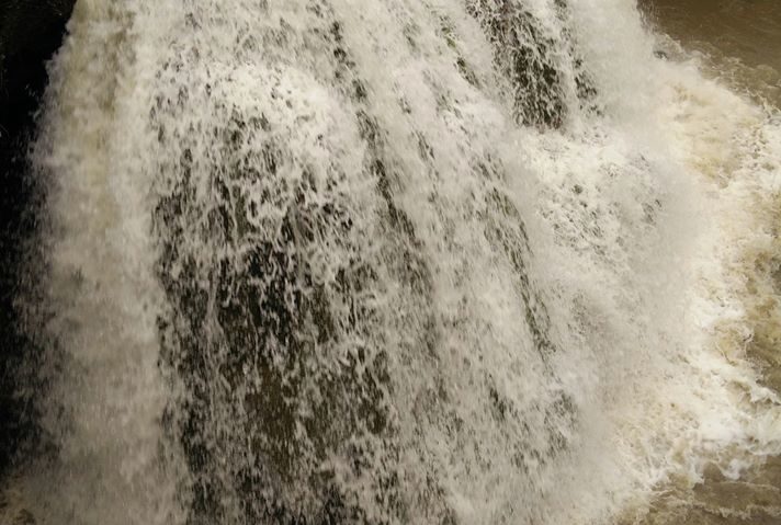 Cascada Bigăr, afectată de ploi şi zăpadă Cascada Bigăr, afectată de ploi şi zăpadă