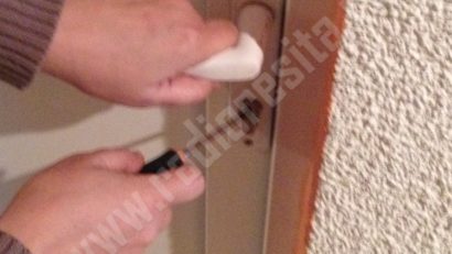 Bănuit de furt din locuinţă, identificat de poliţiştii din Bocşa