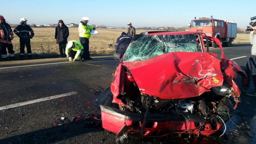 Accident cu trei maşini implicate Accident cu trei maşini implicate