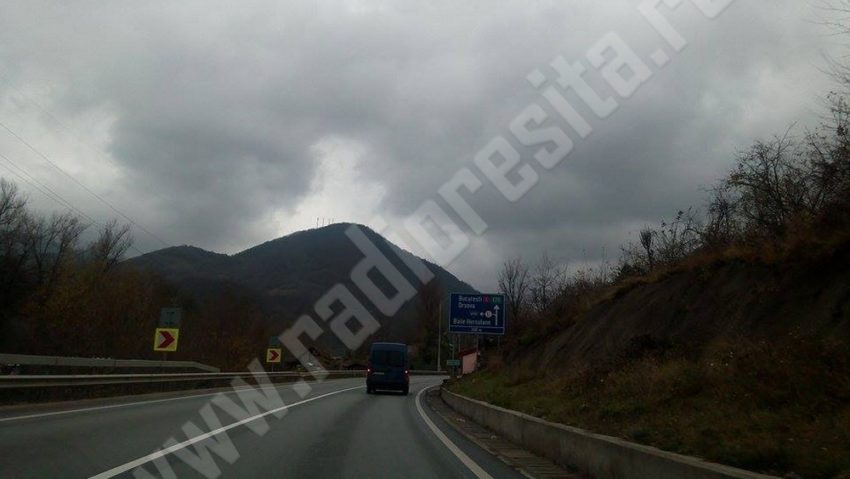 Atenţie şoferi. Risc de polei pe drumurile din vestul ţării Atenţie şoferi. Risc de polei pe drumurile din vestul ţării