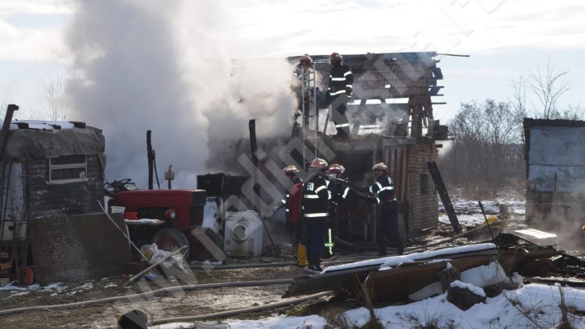 A luat foc o casă din Cornereva A luat foc o casă din Cornereva