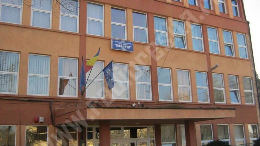 Elevii de la Liceul Teoretic „Traian Vuia” Reşiţa au experimentat o zi la un loc de muncă Elevii de la Liceul Teoretic „Traian Vuia” Reşiţa au experimentat o zi la un loc de muncă