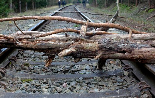 Căi ferate blocate din cauza furtunilor Căi ferate blocate din cauza furtunilor