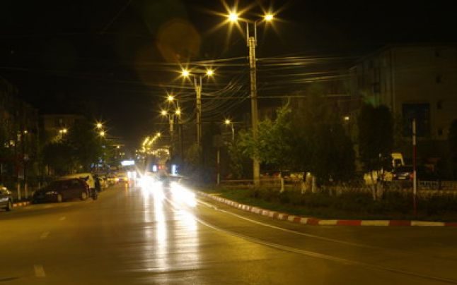 Beznă pe străzi. Iluminatul public nu va funcţiona în această noapte Beznă pe străzi. Iluminatul public nu va funcţiona în această noapte