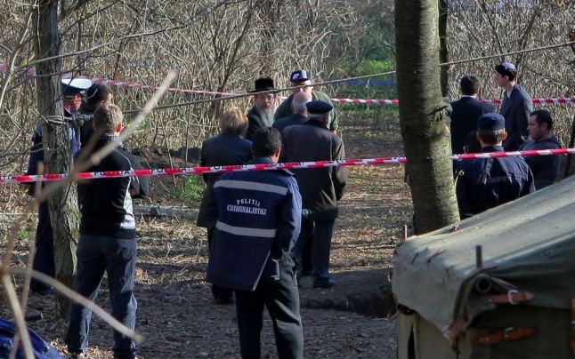 Cadavru mutilat, descoperit într-o pădure Cadavru mutilat, descoperit într-o pădure