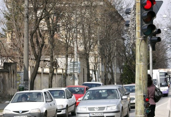 În intersecții vor fi montate semafoare și camere de supraveghere În intersecții vor fi montate semafoare și camere de supraveghere