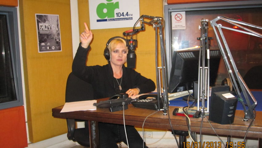 Emisiuni în limba română la postul de radio Athina 9,84 FM Emisiuni în limba română la postul de radio Athina 9,84 FM