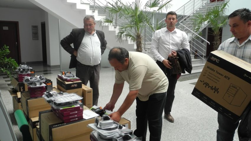Consiliul Judeţean Arad a premiat cele mai implicate şcoli din Campania „Gândeşte Verde, Vezi Verde” Consiliul Judeţean Arad a premiat cele mai implicate şcoli din Campania „Gândeşte Verde, Vezi Verde”