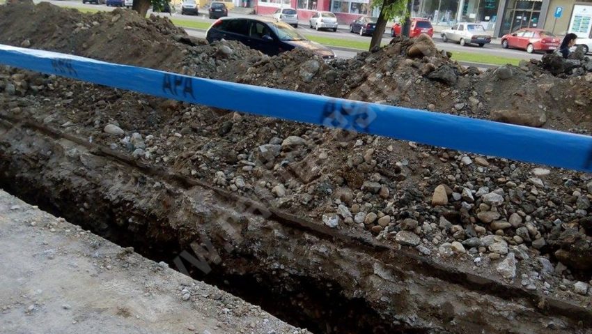 Viceprimarul Reşiţei pune piciorul în prag: Fără asfaltări pe ploaie sau la temperaturi nepotrivite Viceprimarul Reşiţei pune piciorul în prag: Fără asfaltări pe ploaie sau la temperaturi nepotrivite