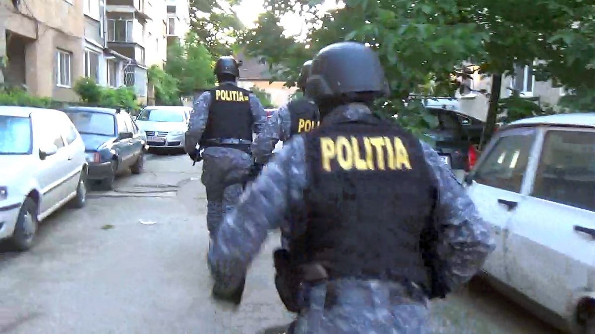 Contrabandă şi spălare de bani în vestul ţării: 58 de percheziţii