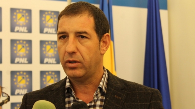 Primar reţinut de DNA pentru fraudă cu fonduri europene Primar reţinut de DNA pentru fraudă cu fonduri europene