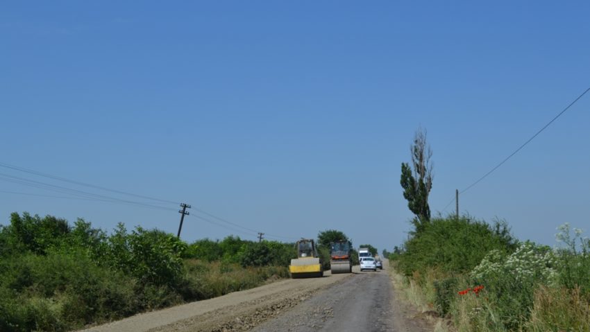 Lucrările de reabilitare a drumului Arad-Felnac încep să prindă contur Lucrările de reabilitare a drumului Arad-Felnac încep să prindă contur