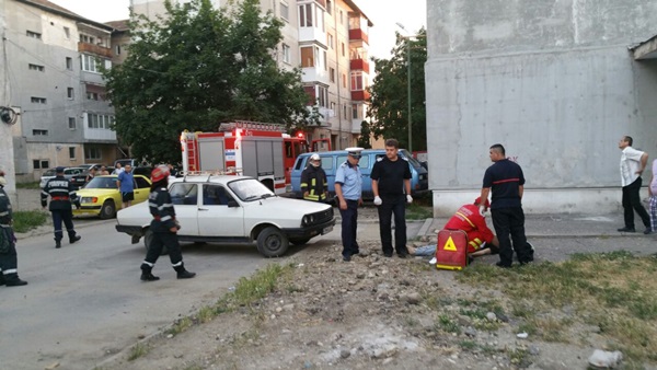 Un timişorean s-a aruncat în gol în faţa pompierilor Un timişorean s-a aruncat în gol în faţa pompierilor