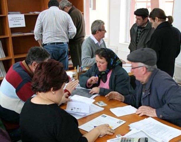 Fermierii cărăşeni nu se înghesuie să ceară subvenţii la APIA Fermierii cărăşeni nu se înghesuie să ceară subvenţii la APIA