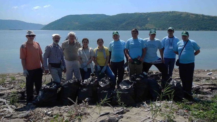Ziua Dunării printre egrete şi cormorani, dar şi printre PET-uri Ziua Dunării printre egrete şi cormorani, dar şi printre PET-uri