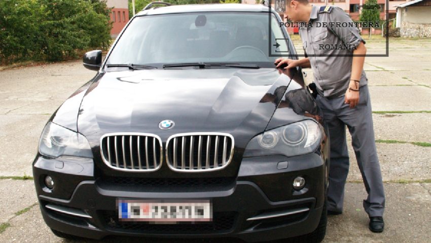 BMW X5 poticnit în Porţile de Fier BMW X5 poticnit în Porţile de Fier