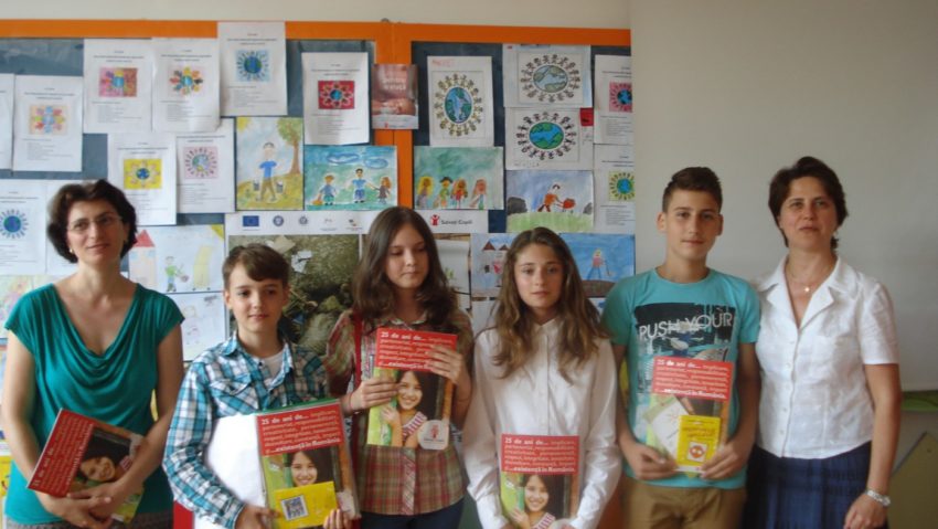Salvați Copiii: lângă copii când părinții nu pot fi! Salvați Copiii: lângă copii când părinții nu pot fi!