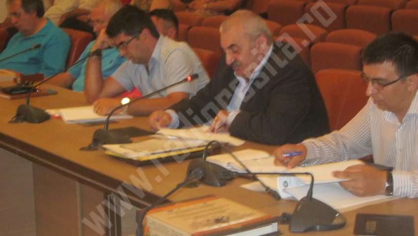 Fermierii cărăşeni dezinteresaţi de subvenţiile agricole. Mii de cereri mai puţine la APIA în 2015 Fermierii cărăşeni dezinteresaţi de subvenţiile agricole. Mii de cereri mai puţine la APIA în 2015