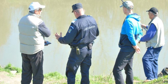 Pescuitul la „triunghiuri” sancţionat de poliţişti Pescuitul la „triunghiuri” sancţionat de poliţişti