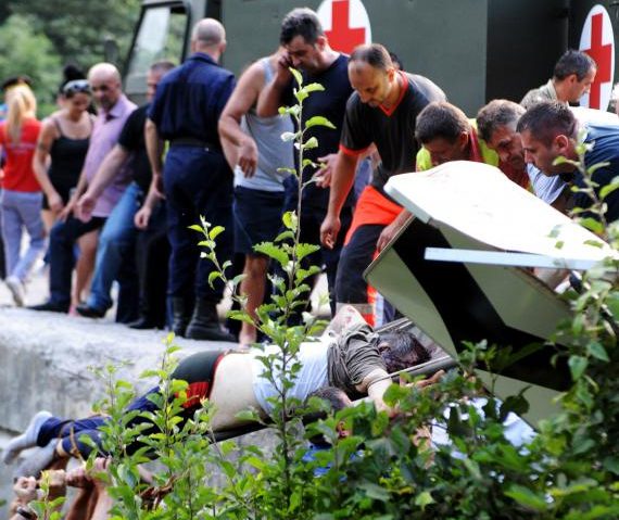 Un autocar plin cu români, implicat într-un accident în Marea Britanie Un autocar plin cu români, implicat într-un accident în Marea Britanie