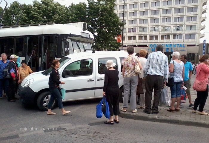 S-a pus cu tramvaiul şi… a păţit-o S-a pus cu tramvaiul şi… a păţit-o