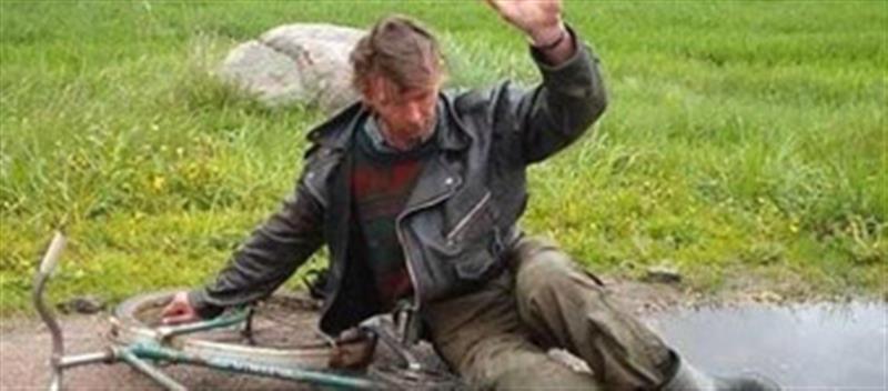 Biciclist accidentat după ce s-a urcat beat în șa Biciclist accidentat după ce s-a urcat beat în șa