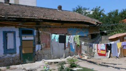 Romii bănăţeni devastează clădirile istorice din Timiş