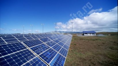 Un parc fotovoltaic de 800 de milioane de euro, ce urmează a fi construit în Arad, este blocat de un proces intentat de o asociaţie neguvernamentală