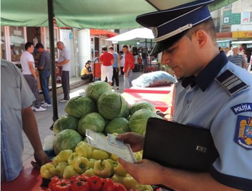 Poliţiştii au descins în baruri, pieţe şi târguri Poliţiştii au descins în baruri, pieţe şi târguri