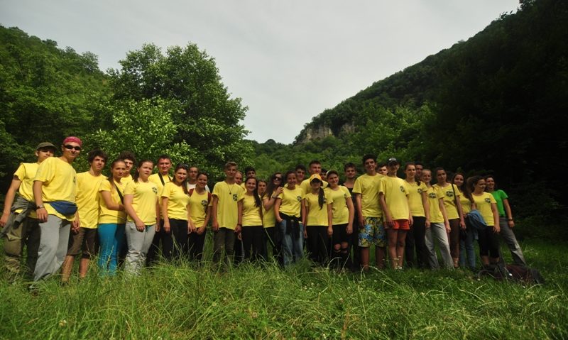 Activi pentru protejarea naturii sălbatice din Carpaţi Activi pentru protejarea naturii sălbatice din Carpaţi