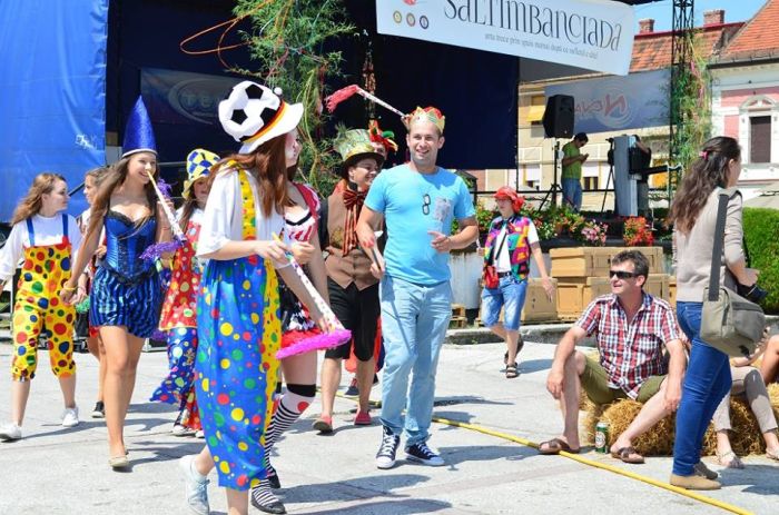 Lugojul se pregăteşte de distracţie – Festivalul Saltimbanciada şi Cursa Răţuştelor Lugojul se pregăteşte de distracţie – Festivalul Saltimbanciada şi Cursa Răţuştelor