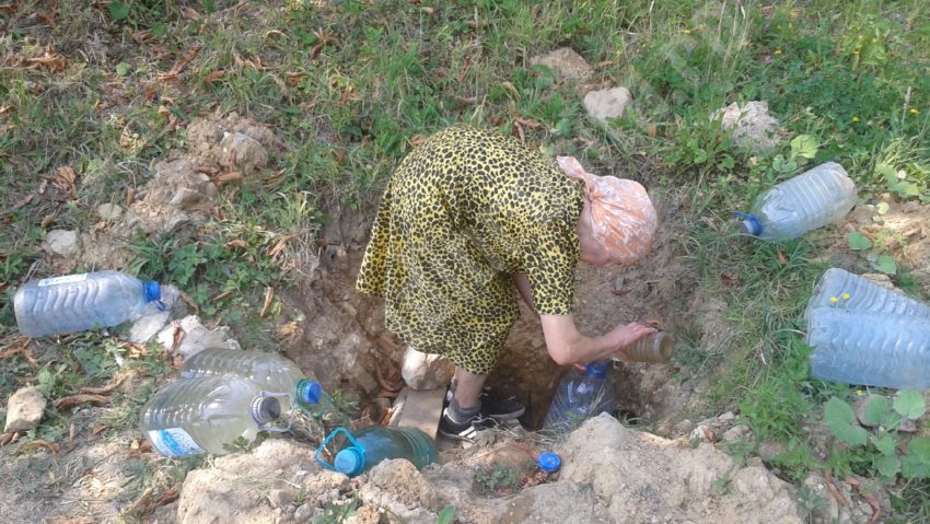 Scot apă din piatră seacă… soluții inedite de a uda grădina Scot apă din piatră seacă… soluții inedite de a uda grădina