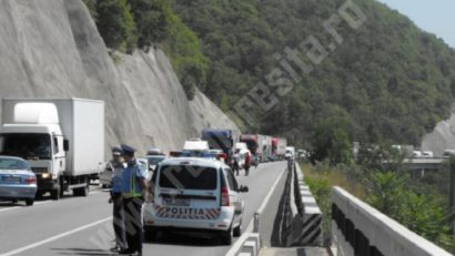 Trafic reluat în condiţii normale pe DN6 Băile Herculane – Topleţ