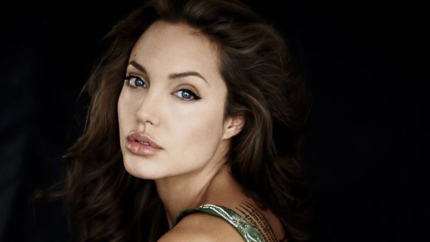 Angelina Jolie va produce un film de animaţie despre o fetiţă afgană Angelina Jolie va produce un film de animaţie despre o fetiţă afgană
