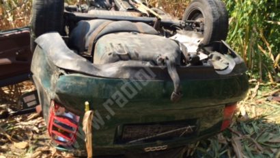 Accident grav la Bârza. Un tânăr a fost aruncat din maşină