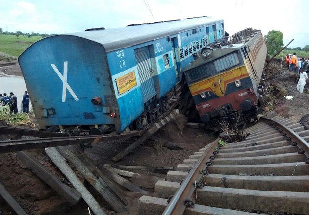 Un accident feroviar a produs sute de victime în India Un accident feroviar a produs sute de victime în India