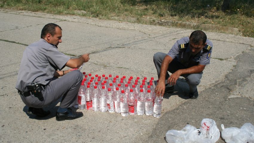 Alcool sârbesc depistat în Dacie românească Alcool sârbesc depistat în Dacie românească
