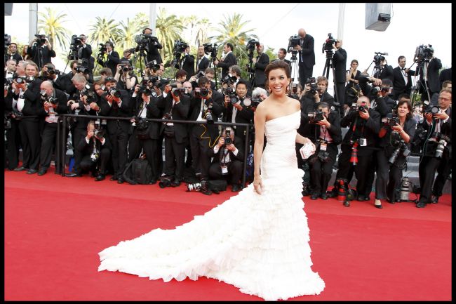 Prezenţa pe covorul roşu a starurilor la galele cinematografice, o afacere profitabilă Prezenţa pe covorul roşu a starurilor la galele cinematografice, o afacere profitabilă