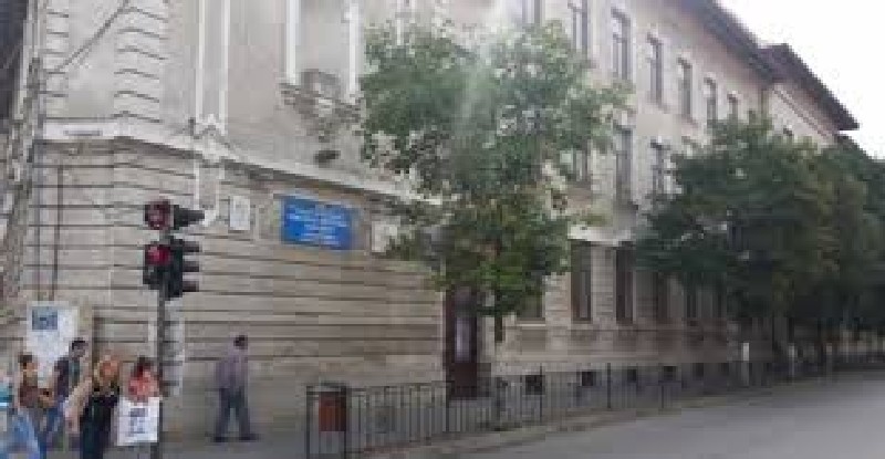 [AUDIO] Lucrările de reparaţii la Colegiul Naţional „CD Loga” din Caransebeş au trimis elevii să înveţe în alte locaţii