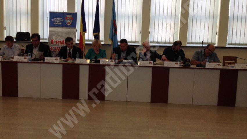 Consilierii locali din Reşiţa vor pământul înapoi. Oraşul rămâne tot fără locuri de muncă Consilierii locali din Reşiţa vor pământul înapoi. Oraşul rămâne tot fără locuri de muncă