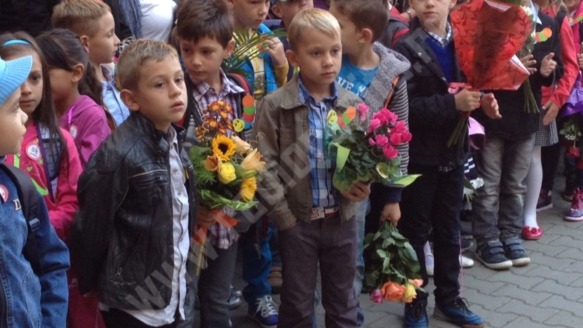 Mâine începe şcoala. Clopoţelul sună a dezastru! Mâine începe şcoala. Clopoţelul sună a dezastru!